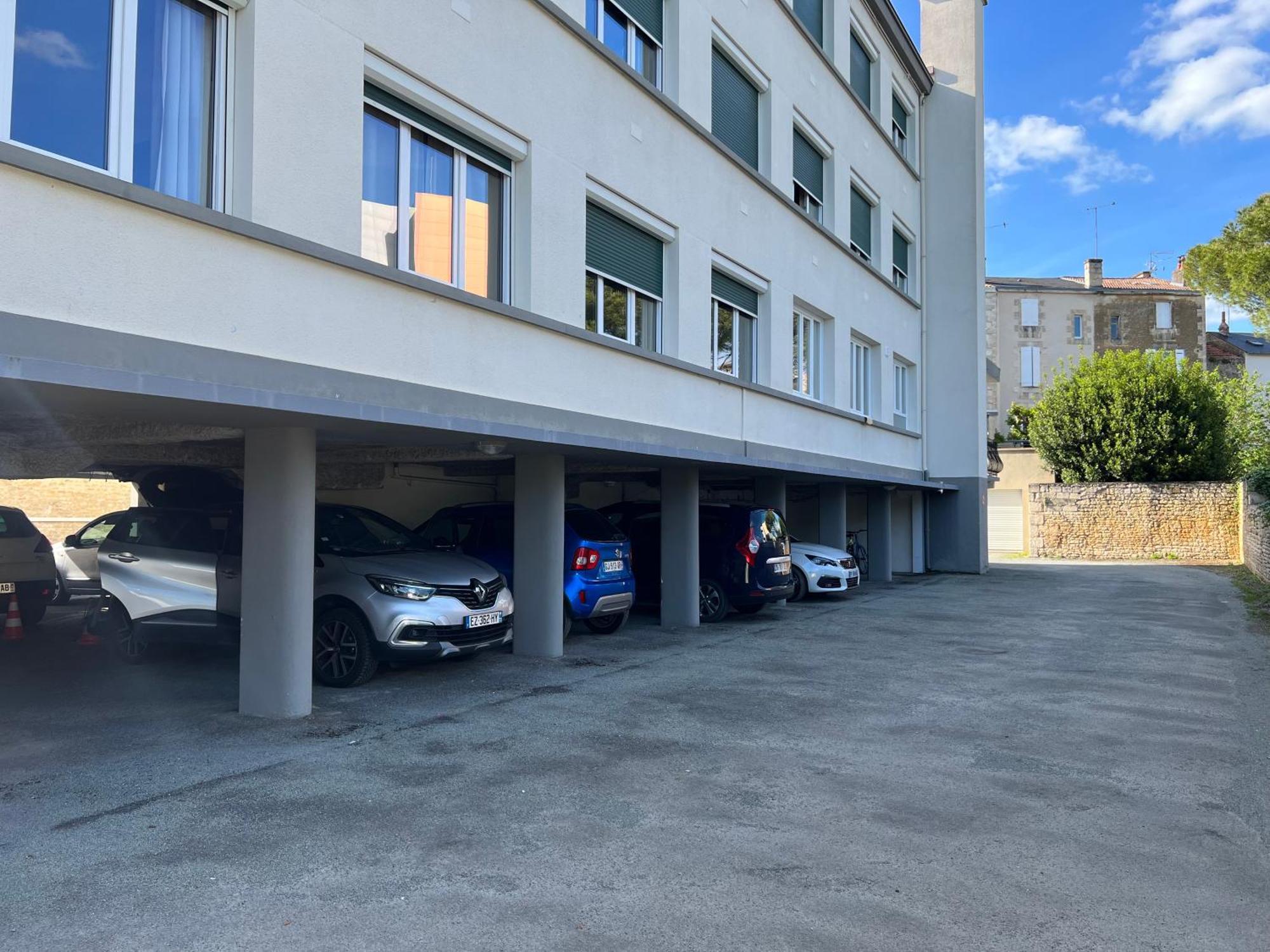 Brit Hotel Du Parc Niort Centre-Parking Gratuit Exteriér fotografie