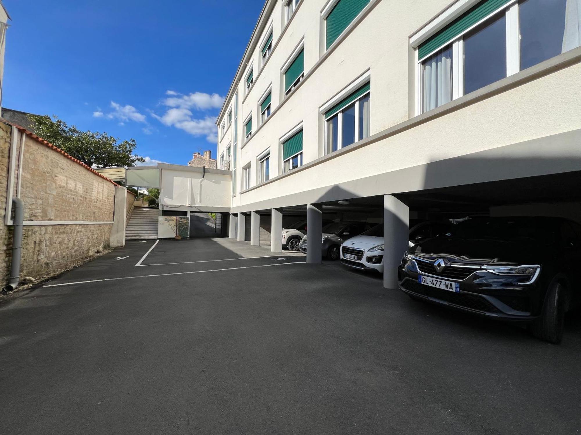 Brit Hotel Du Parc Niort Centre-Parking Gratuit Exteriér fotografie