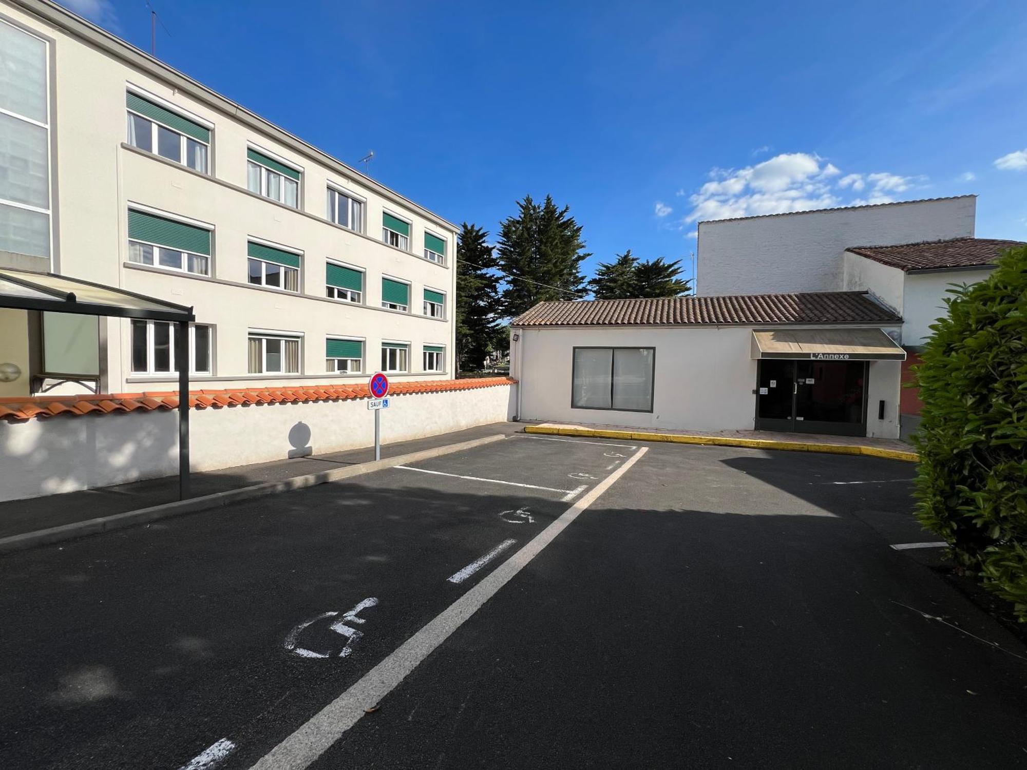 Brit Hotel Du Parc Niort Centre-Parking Gratuit Exteriér fotografie